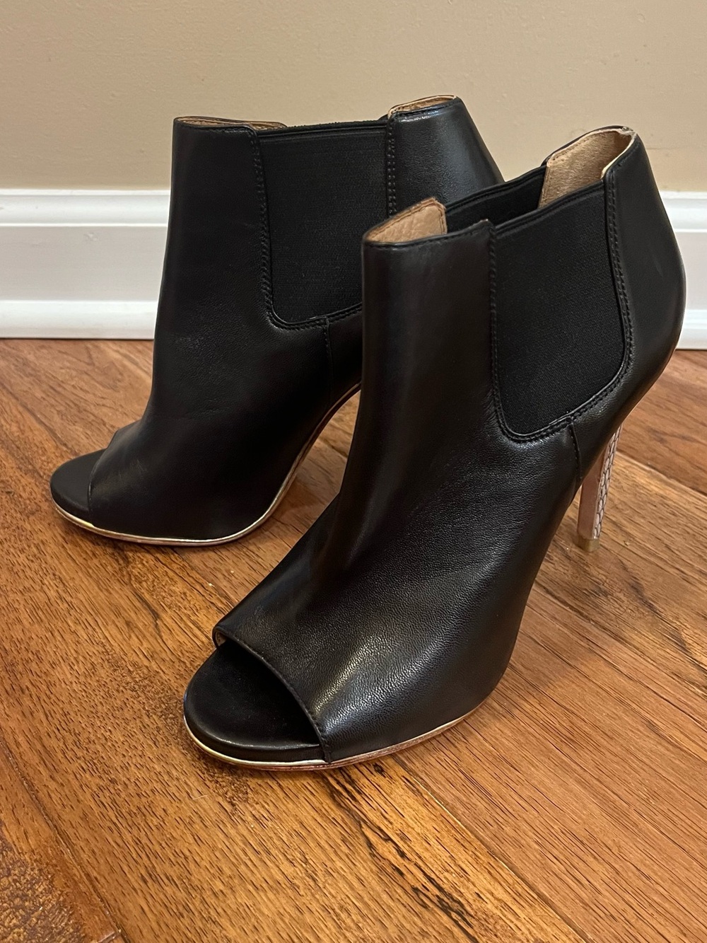 Coach black leather Johanna peep toe booties pull on stiletto heel. 7.5 - Picture 2 of 9